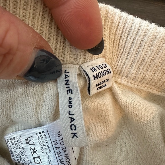 Janie and Jack Crochet Scalloped Hem Short Beige (Size 18-24 Months) - Picture 4 of 5